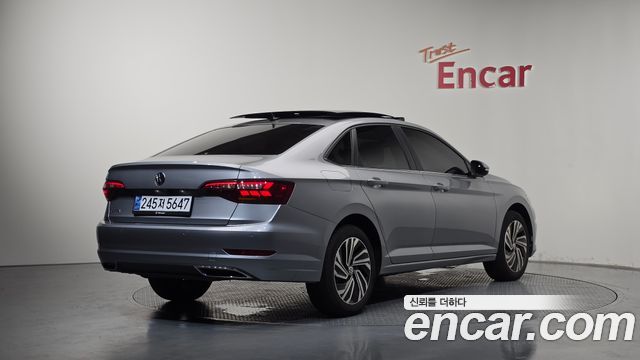 Volkswagen Jetta 2021 — photo 2