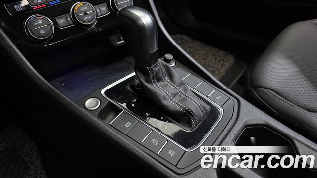 Volkswagen Jetta 2021 — photo 12