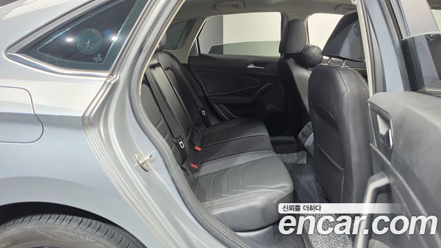 Volkswagen Jetta 2021 — photo 17