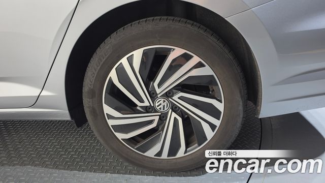 Volkswagen Jetta 2021 — photo 7