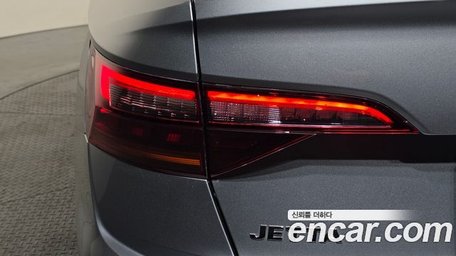 Volkswagen Jetta 2021 — photo 9