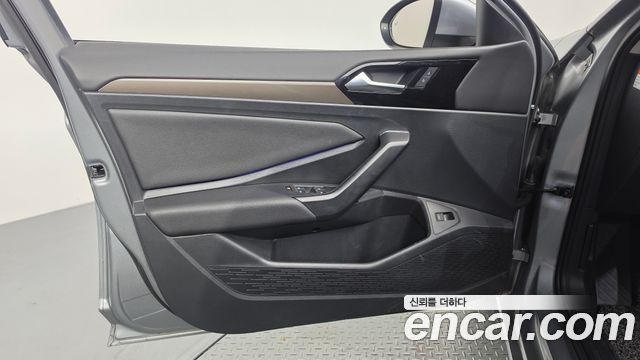 Volkswagen Jetta 2021 — photo 14