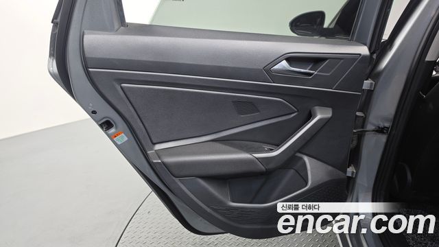Volkswagen Jetta 2021 — photo 15