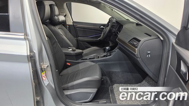 Volkswagen Jetta 2021 — photo 16