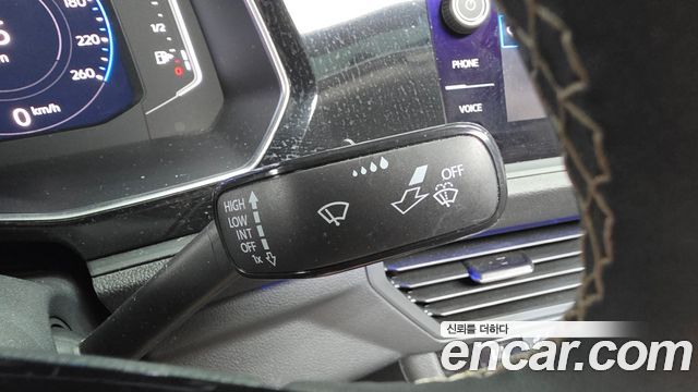 Volkswagen Jetta 2021 — photo 28