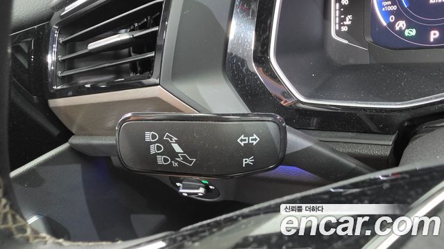 Volkswagen Jetta 2021 — photo 30