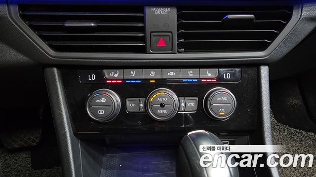 Volkswagen Jetta 2021 — photo 32