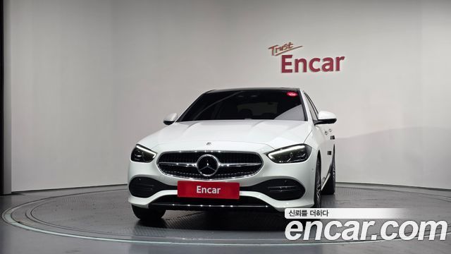 Mercedes-Benz C-Class 2025 — photo 3