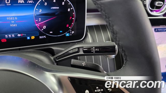 Mercedes-Benz C-Class 2025 — photo 12