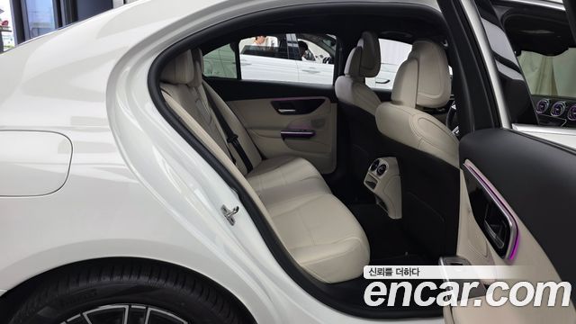 Mercedes-Benz C-Class 2025 — photo 18