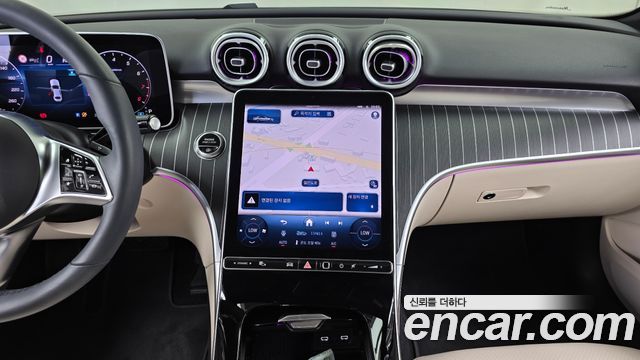 Mercedes-Benz C-Class 2025 — photo 20