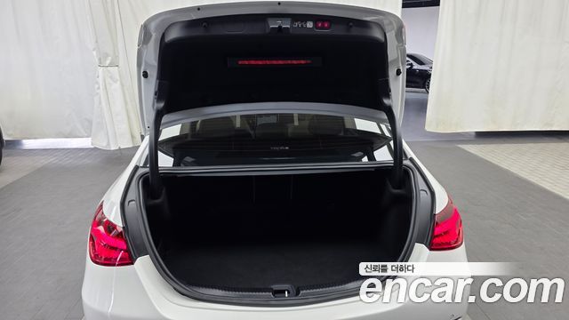 Mercedes-Benz C-Class 2025 — photo 26