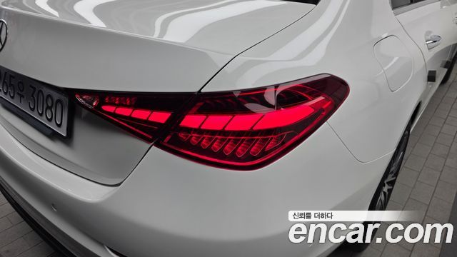 Mercedes-Benz C-Class 2025 — photo 9