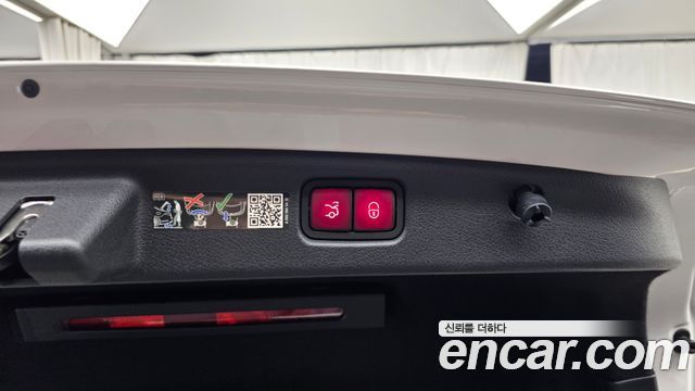 Mercedes-Benz C-Class 2025 — photo 28