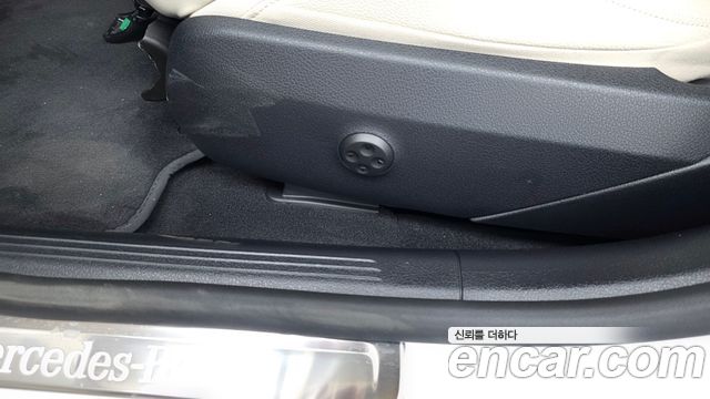Mercedes-Benz C-Class 2025 — photo 29