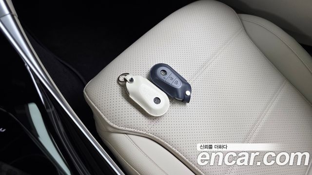 Mercedes-Benz C-Class 2025 — photo 32