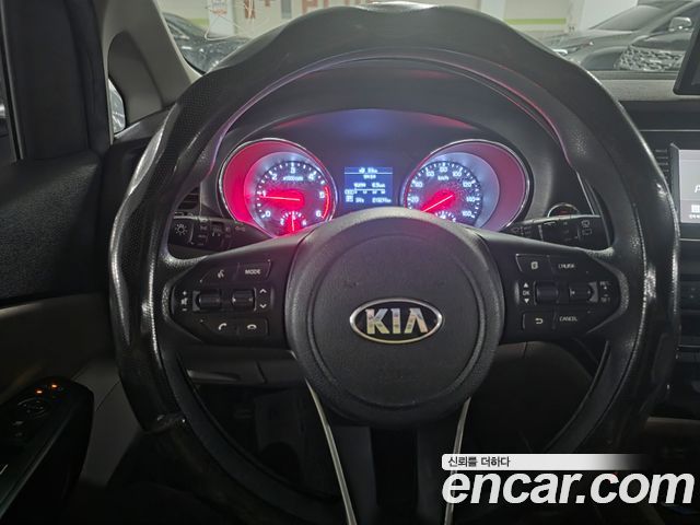 Kia Canival 2019 — photo 11
