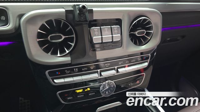 Mercedes-Benz G-Class 2023 — photo 17