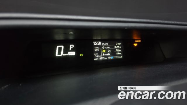 Toyota Prius 2018 — photo 8
