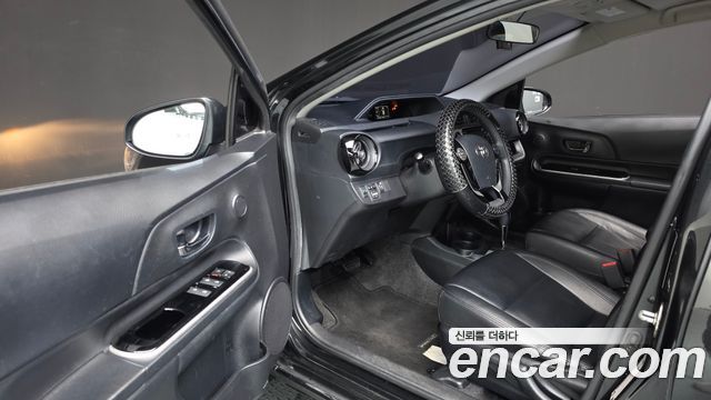 Toyota Prius 2018 — photo 10