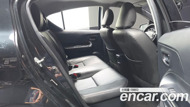Toyota Prius 2018 — photo 12