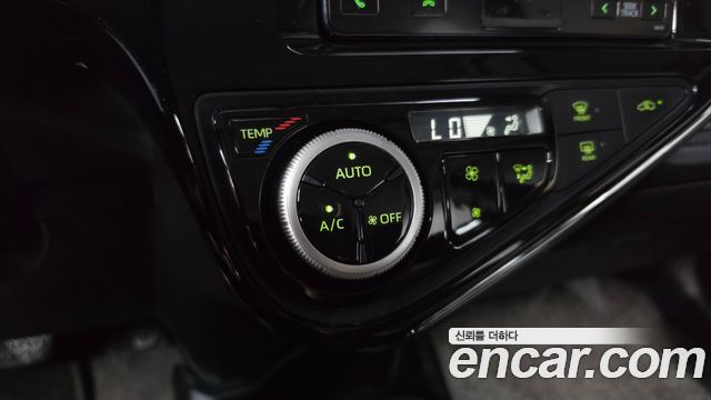 Toyota Prius 2018 — photo 18