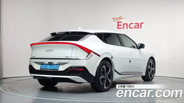 Kia EV6 2023 — photo 2