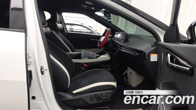 Kia EV6 2023 — photo 11