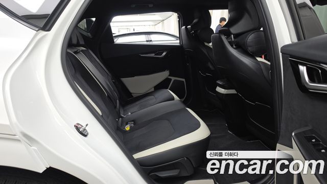 Kia EV6 2023 — photo 12