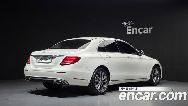 Mercedes-Benz E-Class 2018 — photo 2