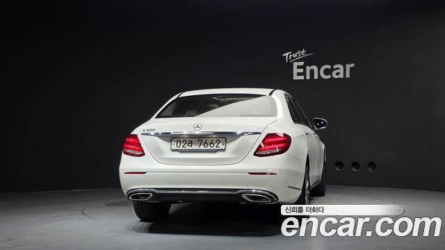 Mercedes-Benz E-Class 2018 — photo 4