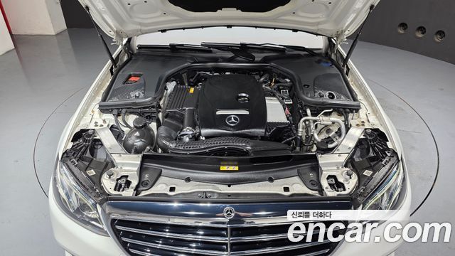 Mercedes-Benz E-Class 2018 — photo 6
