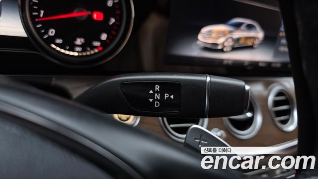 Mercedes-Benz E-Class 2018 — photo 12