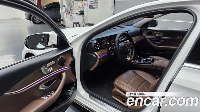 Mercedes-Benz E-Class 2018 — photo 13
