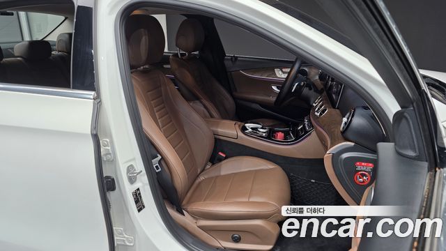 Mercedes-Benz E-Class 2018 — photo 17