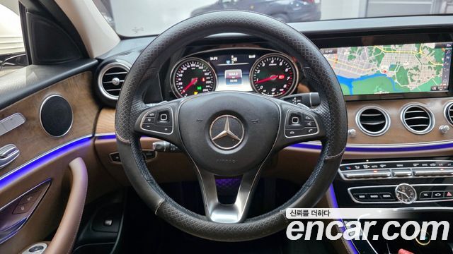 Mercedes-Benz E-Class 2018 — photo 19