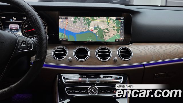 Mercedes-Benz E-Class 2018 — photo 22