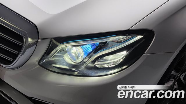 Mercedes-Benz E-Class 2018 — photo 8