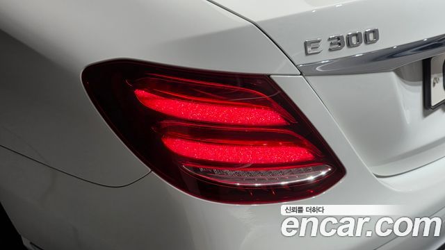 Mercedes-Benz E-Class 2018 — photo 9