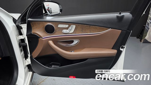 Mercedes-Benz E-Class 2018 — photo 15