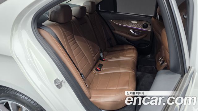 Mercedes-Benz E-Class 2018 — photo 16