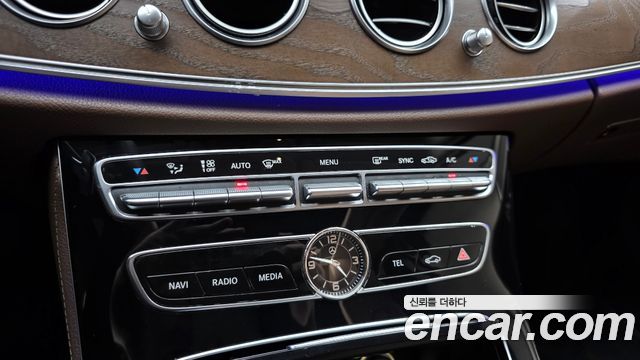 Mercedes-Benz E-Class 2018 — photo 35