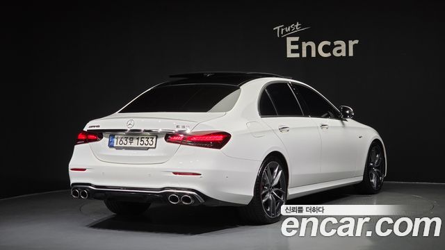 Mercedes-Benz E-Class 2022 — photo 2