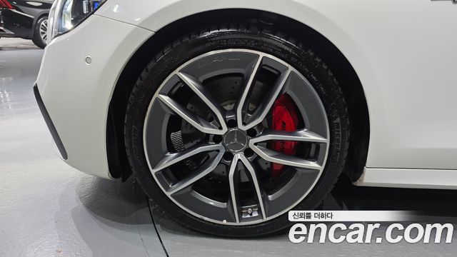 Mercedes-Benz E-Class 2022 — photo 5