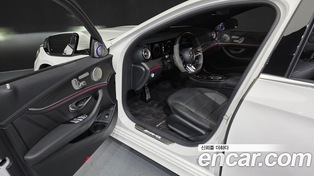 Mercedes-Benz E-Class 2022 — photo 10