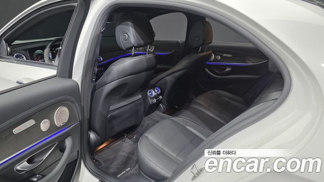 Mercedes-Benz E-Class 2022 — photo 11