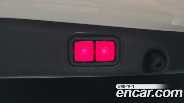 Mercedes-Benz E-Class 2022 — photo 19