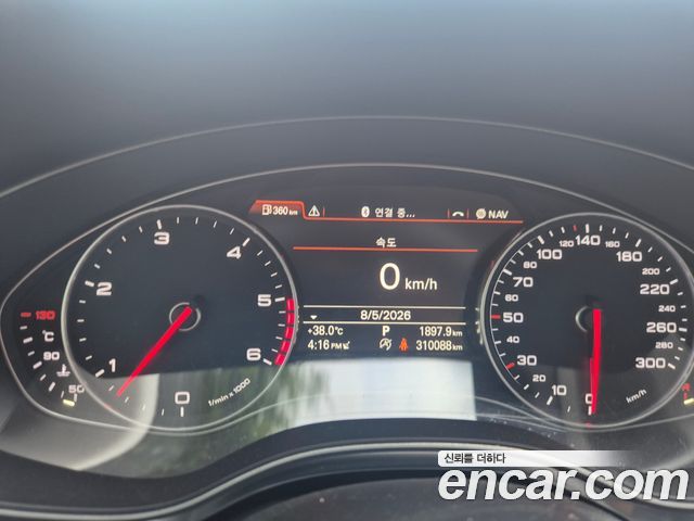 Audi A6 2014 — photo 11