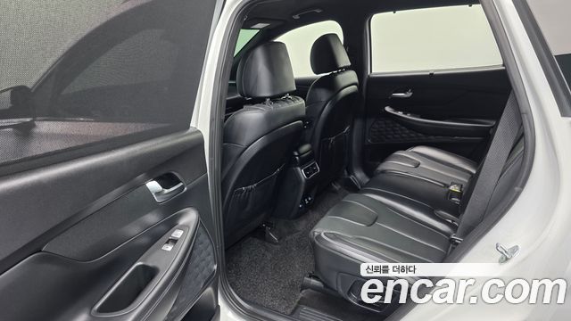 Hyundai Santafe 2023 — photo 18