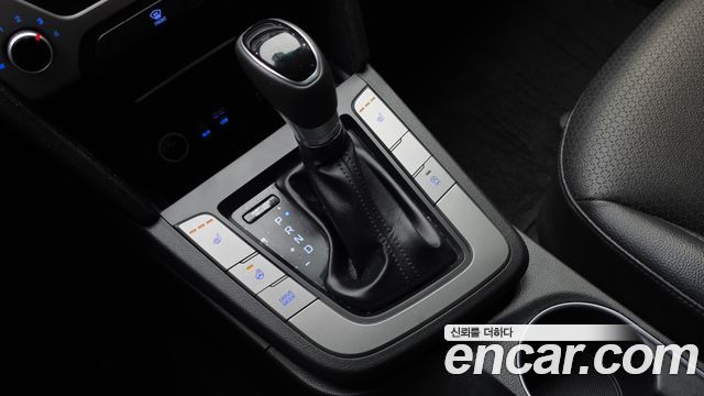 Hyundai AVANTE 2018 — photo 12